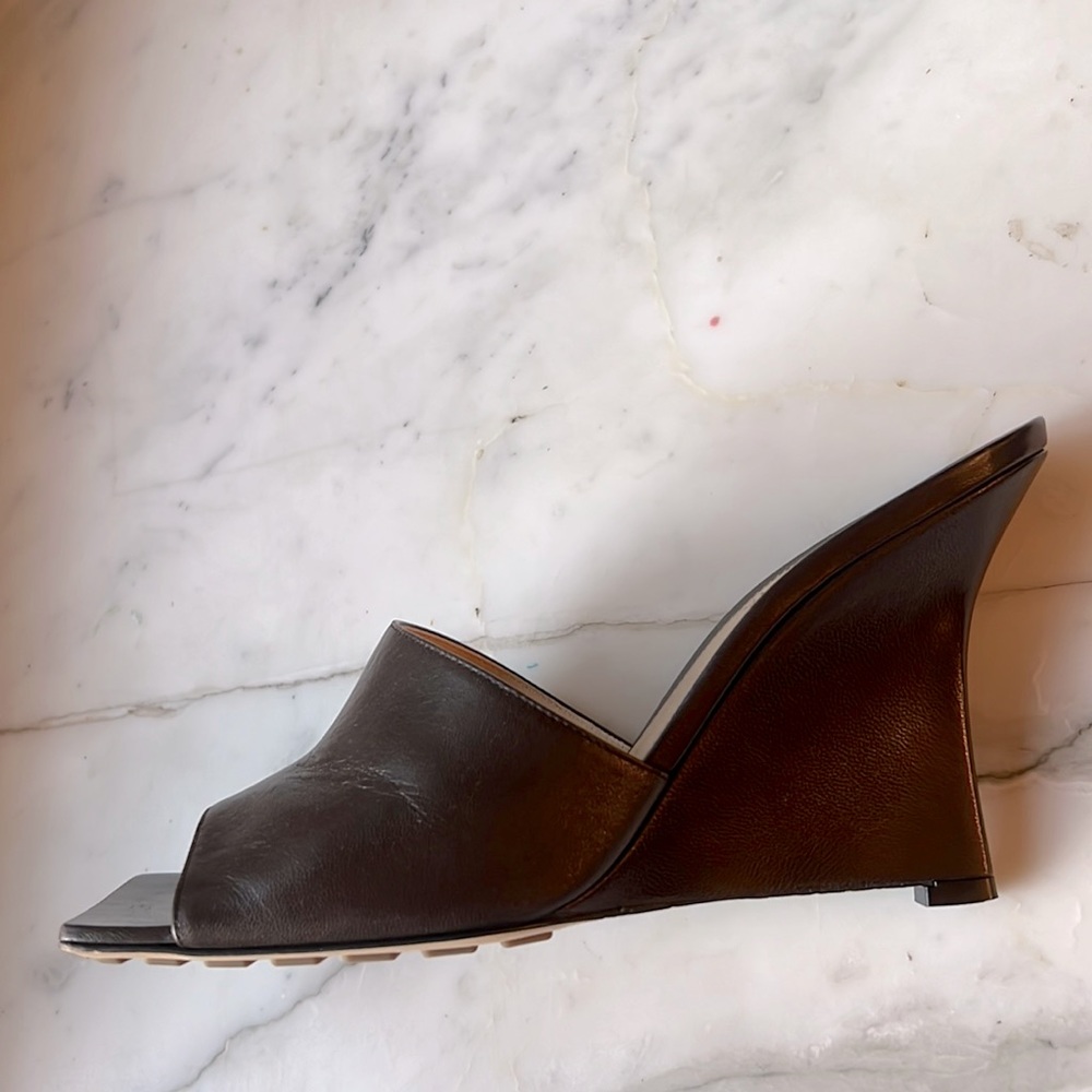 Bottega Veneta chocolate brown square toe leather mules / heels